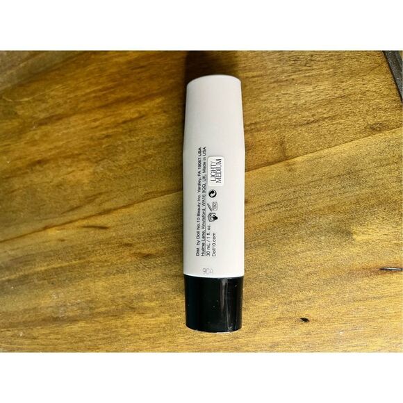 Doll 10 HydraGel Foundation NWT 
Shade: medium/light

Shade description can be f - Picture 3 of 4